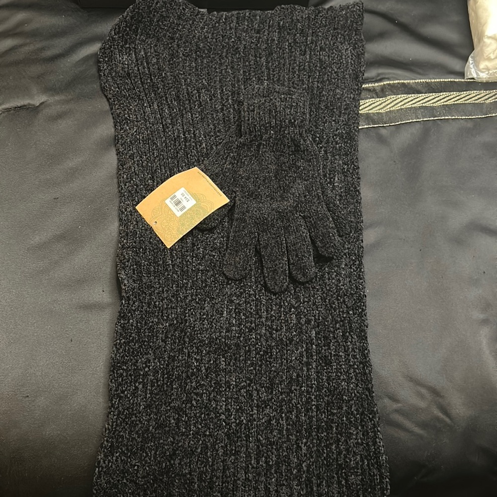 New never worn scarf ( The cozy collection)